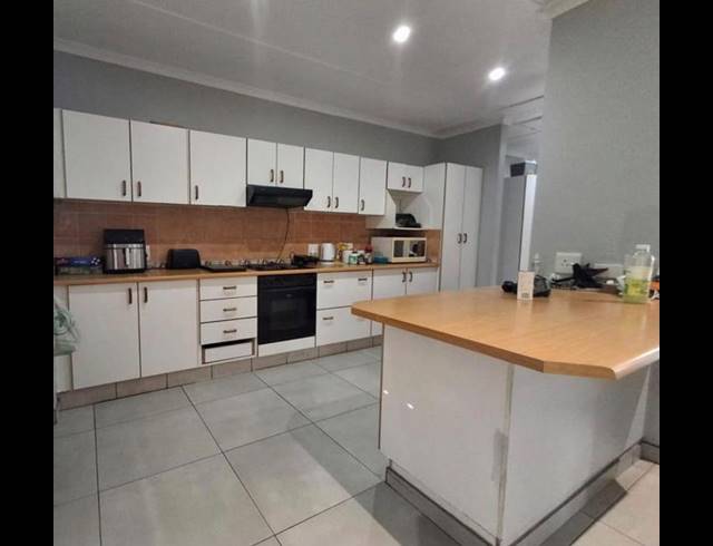 3 BEDROOM PROPERTY TO RENT IN BIRDSWOOD